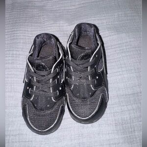 Nike Kids Black and Gray Sneakers